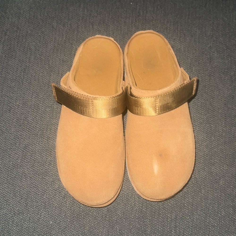 Ugg clogs